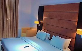 Axor Hotel & Suites